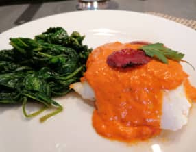 Dos de cabillaud crème de piquillos et chorizo