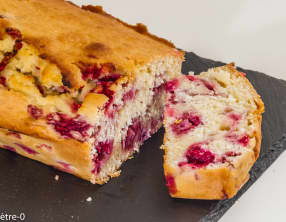 Gâteau du matin aux framboises et à la noix de coco