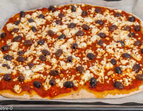 Pizza olives et fêta