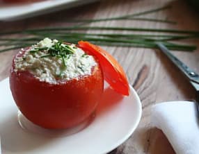 Tomates farcies à la crème de courge-concombre