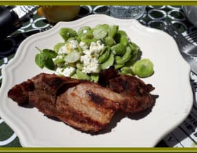 Côtes de porc et salade de fèves