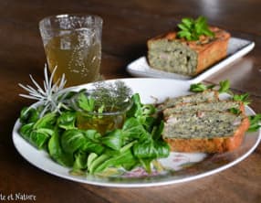 Cake à la farine de lentilles vertes, aux bettes et aux lardons