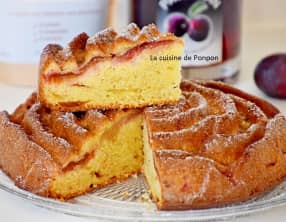 Gâteau yaourt aux prunes et confiture de lait