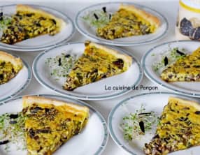 Tarte aux champignons et fanes d'oignons, végétarien