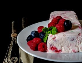 Dessert glacé meringue framboises