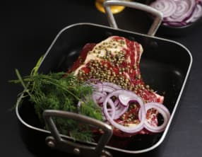 Côte de boeuf au poivre vert flambée à l'alcool anisé