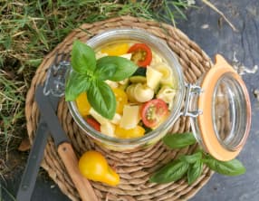 Salade de pâtes aux légumes d'été et au fromage