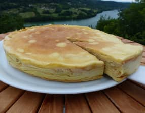 Gâteau de crêpes rhum raisin