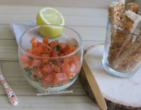 Verrines d'avocat au fromage blanc et saumon fumé