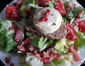 Salade de chèvre chaud