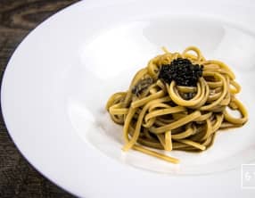 Linguine aux huîtres et au bouillon de calmar grillé