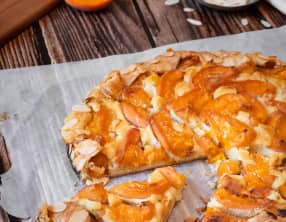 Tarte rustique aux abricots, amandes et romarin