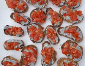 Tartinades de fromage de chèvre poivron tomates