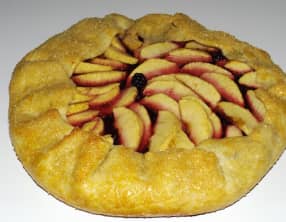 Tarte rustique aux pommes et aux mûres