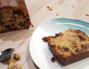 Banana bread aux pépites de chocolat et cacahuètes