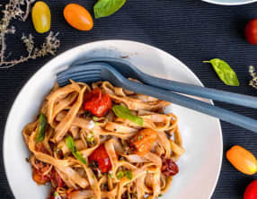 Fetuccine aux tomates rôties, thym, basilic et origan