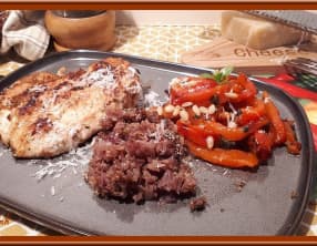 Poulet grillé aux herbes de Provence et poivrons marinés au basilic