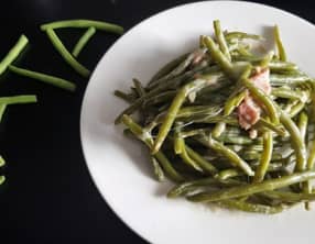 Haricots verts à la crème, mozzarella et jambon sec