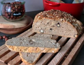 Pain cocotte aux noisettes et aux flocons d'avoine