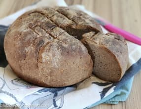 Pain au levain et aux graines de lin