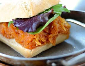 Burger végétarien à la courge spaghetti et sauce barbecue