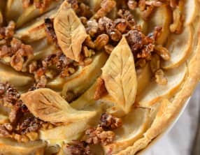 Tarte aux pommes et noix caramélisées