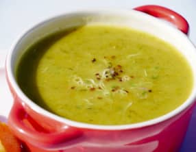 Soupe de légumes et de fanes