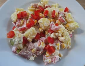 Salade de pommes de terre au jambon fumé, légumes et skyr