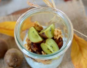 Chia pudding aux kiwi, datte et noix