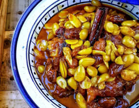 Pieds de mouton aux amandes et aux raisins secs