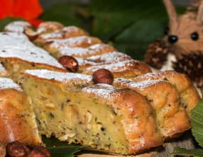 Gâteau de courgettes aux noisettes et oranges confites