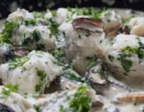 Poisson blanc en sauce lait de coco et champignons