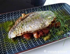 Filet de dorade à la tomate et basilic