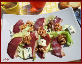 Salade gourmande au magret, noix et St Agur