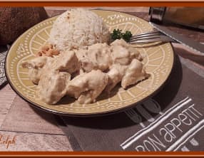 Poulet au curry lait de coco et noix de cajou