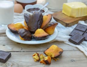 Madeleines en coque de chocolat