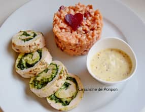 Ballotine de filet de poulet au pesto et risotto aux fanes de betterave rouge