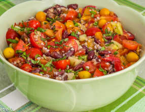 Salade de haricots rouges, sarrasin, tomates et concombre
