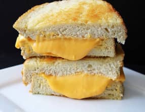 Pain au fromage grillé au four