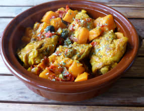 Tajine de poulet aux patates douces, olives noires et citron confit
