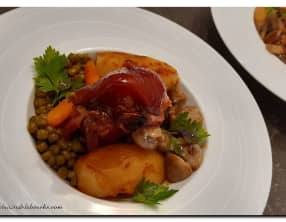 Jarret de porc cuit en deux façons et ses petits légumes