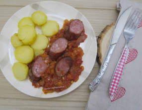 Saucisse de Montbéliard à  la sauce tomate