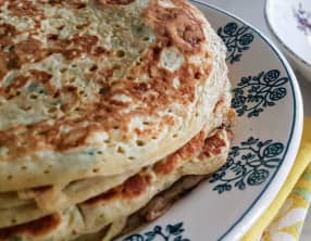 Blinis à la farine de châtaignes et aux herbes
