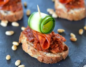 Toast de pesto de tomate séchée et Pata Negra