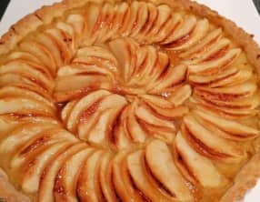Tarte aux pommes pâte sablée gelée de pommes du Pays Basque