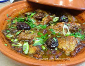 Tajine de poulet aux pruneaux et aux amandes