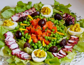 Salade de poulpe fumé, olives, petits pois, carottes à la chermoula et oeufs mimosas