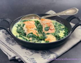Pavé de saumon et sauce crème aux épinards