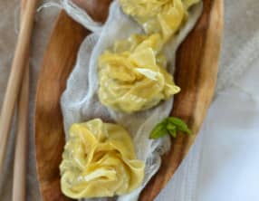 Ravioli chinois à la vapeur, au poulet et au citron