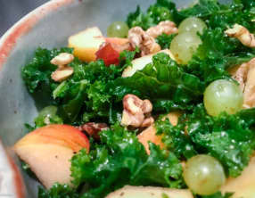 Salade automnale de kale aux noix